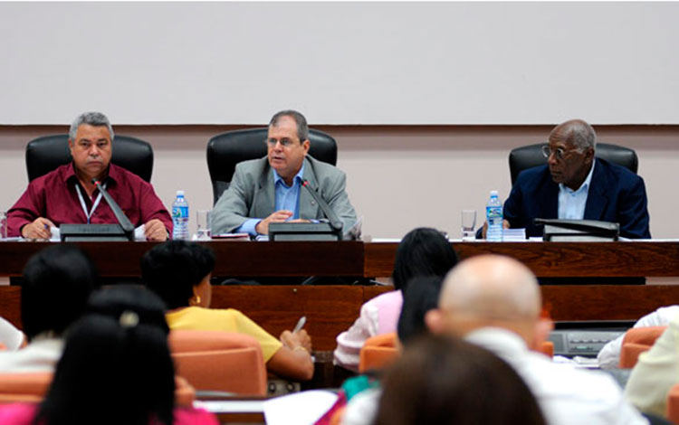 Homero Acosta, secretario del Consejo de Estado, interviene en análisis sobre proyecto de Constitución. Homero Acosta, secretario del Consejo de Estado, interviene en análisis sobre proyecto de Constitución.