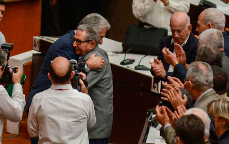 Raúl Castro Ruz y Miguel Díaz-Canel Bermúdez tras clausura de la sesión de la Asamblea Nacional del Poder Popular, 21 de diciembre de 2018. Raúl Castro Ruz y Miguel Díaz-Canel Bermúdez tras clausura de la sesión de la Asamblea Nacional del Poder Popular, 21 de diciembre de 2018.