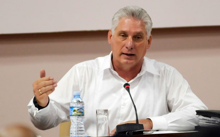 Presidente cubano, Miguel Díaz-Canel Bermúdez participa en debate sobre la inversión extranjera, Presidente cubano, Miguel Díaz-Canel Bermúdez participa en debate sobre la inversión extranjera, en Comisión de Atención a los Servicios de la Asamblea Nacional del Poder Popular .