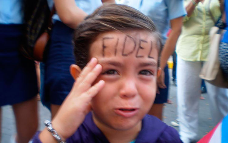 Niño despide a Fidel en Santa Clara