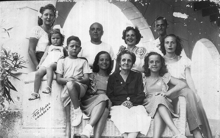 Familia Gómez Lubián, Santa Clara, Cuba. Familia Gómez Lubián, Santa Clara, Cuba.