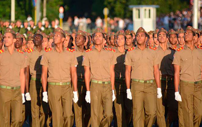 Estudiantes de la Escuela Militar Camilo Cienfuegos. Estudiantes de la Escuela Militar Camilo Cienfuegos.