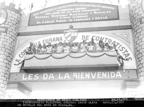 Arco de Cascajal, en inauguración de la Carretera Central de Cuba. Arco de Cascajal, en inauguración de la Carretera Central de Cuba.