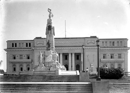 Monumento a José Miguel Gómez, en Santa Clara. Monumento a José Miguel Gómez, en Santa Clara.
