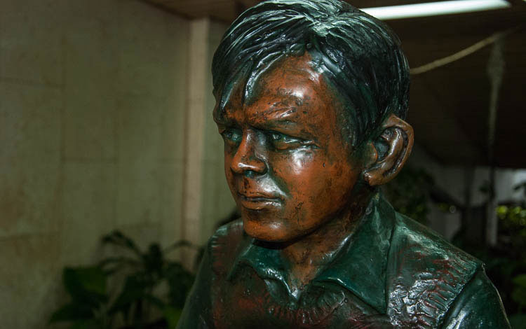 Réplica de la escultura Ernestito. Réplica de la escultura Ernestito.