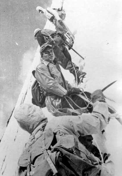 Ernesto Guevara escalando el volcán Popocatepetl, en México. Ernesto Guevara escalando el volcán Popocatepetl, en México.