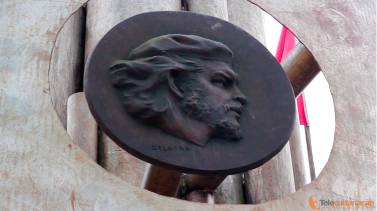 Detalle del munumento al Che en la Loma del Capiro, Santa Clara, Cuba. Detalle del munumento al Che en la Loma del Capiro, Santa Clara, Cuba.
