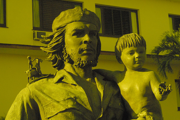 Escultura El Che de los niños, Comité Provincial del PCC, Villa Clara. Escultura El Che de los niños, Comité Provincial del PCC, Villa Clara.