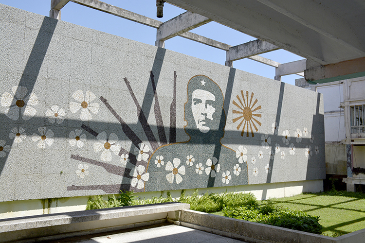 Mural dedicado al Che en la ciudad escolar Ernesto Che Guevara. Mural dedicado al Che en la ciudad escolar Ernesto Che Guevara.