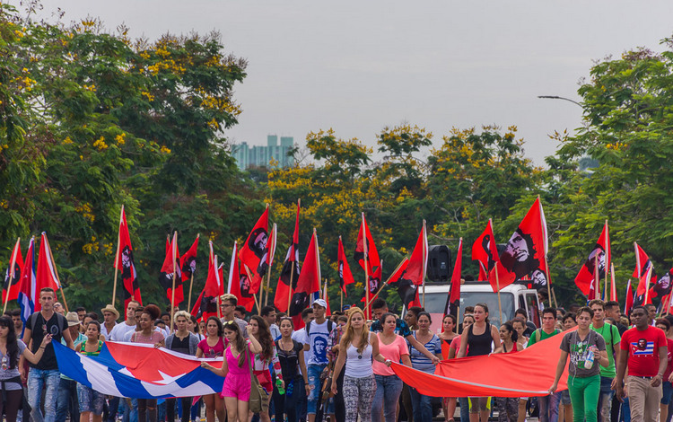 Marcha del 14 de junio en Santa Clara, en homenaje a Antonio Maceo y Ernesto Che Guevara. Marcha del 14 de junio en Santa Clara, en homenaje a Antonio Maceo y Ernesto Che Guevara.