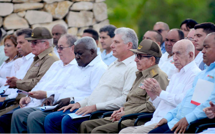 Raúl Castro Ruz y presidencia del acto por el aniversario 150 del inicio de las guerras por la libertad de Cuba, La Demajagua, 10 de octubre de 2018. Raúl Castro Ruz y presidencia del acto por el aniversario 150 del inicio de las guerras por la libertad de Cuba, La Demajagua, 10 de octubre de 2018.