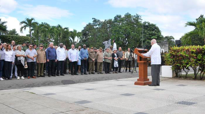 José Ramón Machado Ventura pronuncia palabras de homenaje póstumo a Asela de los Santos Tamayo. José Ramón Machado Ventura pronuncia palabras de homenaje póstumo a Asela de los Santos Tamayo.