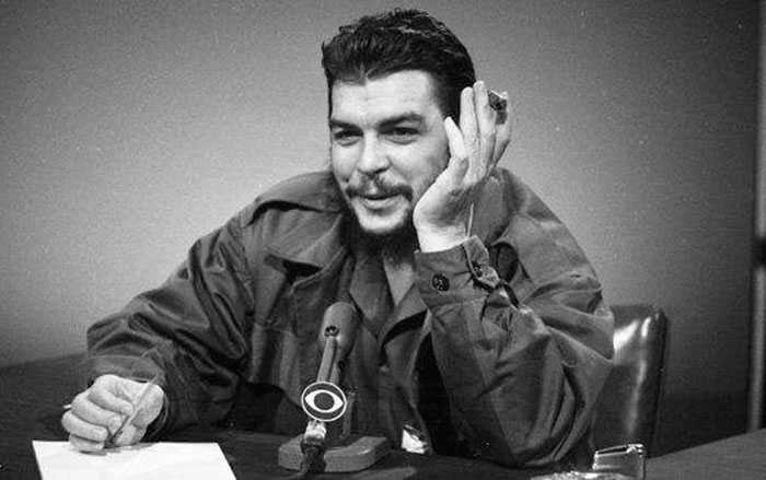 Ernesto Che Guevara comparece ante la televisión cubana. Ernesto Che Guevara comparece ante la televisión cubana.