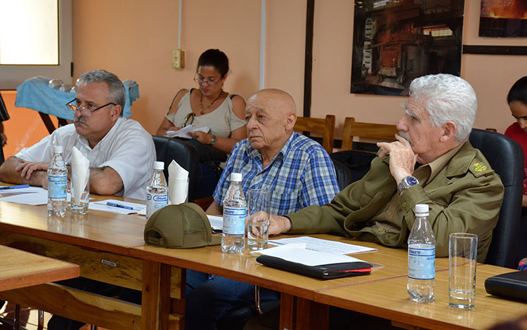 Ramiro Valdés Menéndez en Planta Mecánica de Villa Clara. Comandante de la Revolución Ramiro Valdés Menéndez en visita de trabajo a la industria Planta Mecánica, de Villa Clara.