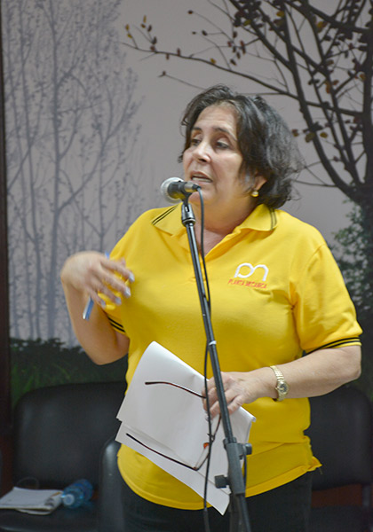 Raquel Rivera Rodríguez, directora adjunta de esa industria, se refirió a las nuevas inversiones a ejecutar en el 2020, para incrementar las producciones que sustituyen importaciones y otras con destino a la exportación, para lo cual será necesario trabajar fuerte ante las limitaciones energéticas. (Fotos: Ramón Barreras Valdés) Raquel Rivera Rodríguez, directora adjunta de esa industria, se refirió a las nuevas inversiones a ejecutar en el 2020, para incrementar las producciones que sustituyen importaciones y otras con destino a la exportación, para lo cual será necesario trabajar fuerte ante las limitaciones energéticas. (Fotos: Ramón Barreras Valdés)