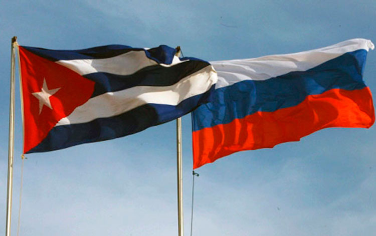 Banderas de Cuba y Rusia