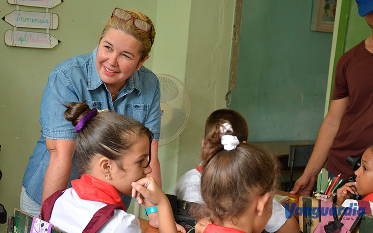 Visitó la escuela primaria Primera Secretaria del PCC en la provincia