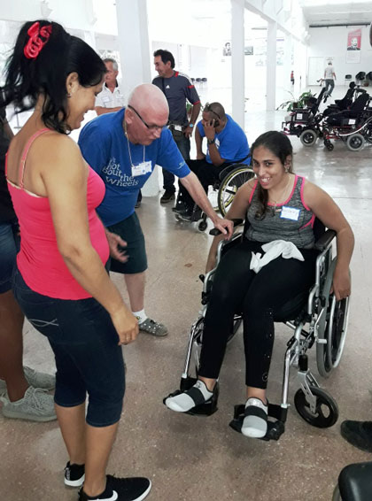 Miembros de la Aclifim y sus familiares agradecen donación de la organización Joni and Freinds Miembros de la Aclifim y sus familiares agradecen donativo de la organización Joni and Freinds.