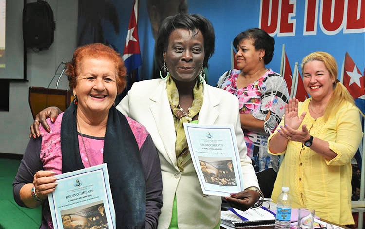 Federadas Osmara Cañizares Mesa y Mabel Dipotec Mollinedo. Federadas Osmara Cañizares Mesa y Mabel Dipotec Mollinedo.
