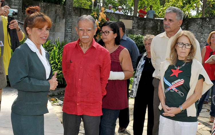 Oscar López Rivera recorre Mausoleo Frente de Las Villas, en Santa Clara, Cuba. Oscar López Rivera recorre Mausoleo Frente de Las Villas, en Santa Clara, Cuba.