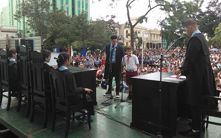 Pionero denuncia ante tribunal antimperialista de la juventud villaclareña. Pionero denuncia ante tribunal antimperialista de la juventud villaclareña.