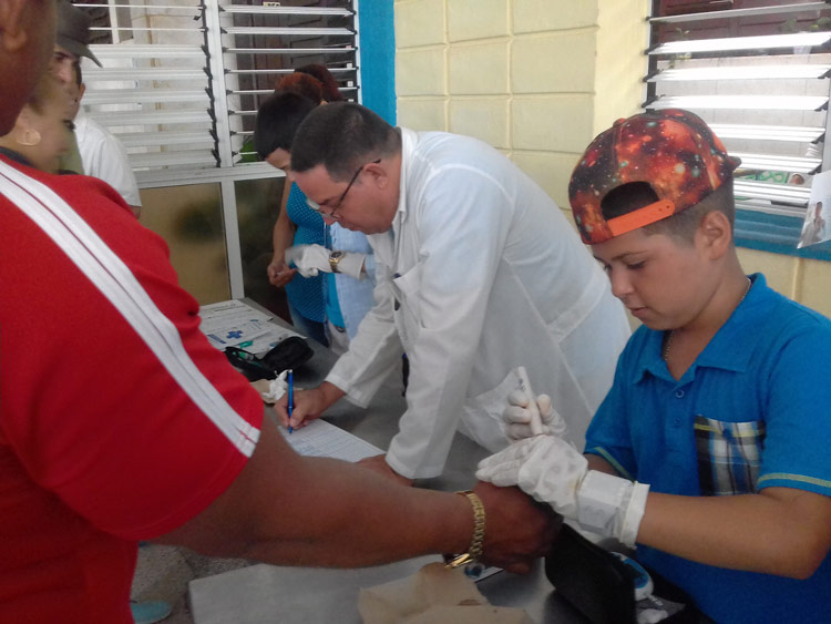 Niños diabéticos de Villa Clara realizan pesquisa en el Día Mundial de lucha contra la enfermedad. Niños diabéticos de Villa Clara realizan pesquisa en el Día Mundial de lucha contra la enfermedad.