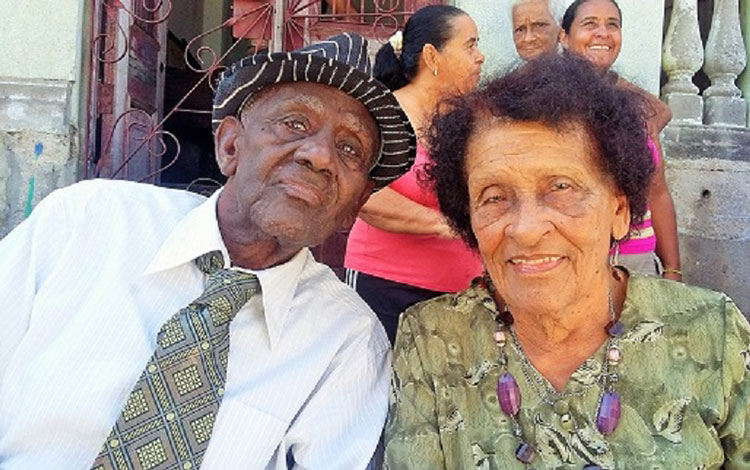 Centenario Filiberto Casamayor Llanes y su esposa Lidia Susana Palacios González. Centenario Filiberto Casamayor Llanes y su esposa Lidia Susana Palacios González.