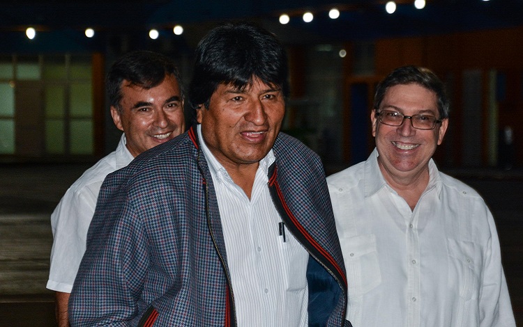 Bruno Rodríguez Parrilla recibió a Evo Morales en el Aeropuerto José Martí. (Foto: Marcelino Vázquez/ ACN) Evo Morales en La Habana