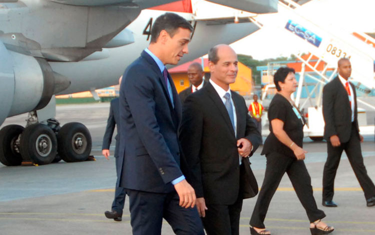 Pedro Sánchez, presidente de España, es recibido por vicecanciller de Cuba, Rogelio Sierra. Pedro Sánchez, presidente de España, es recibido por vicecanciller de Cuba, Rogelio Sierra.