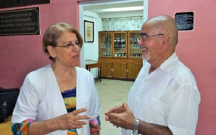 doctores Oscar Cañizares Luna y Nélida Sarasa Muñoz doctores Oscar Cañizares Luna y Nélida Sarasa Muñoz