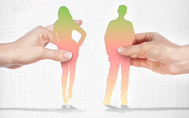 Matrimonio o soltería. Hombre y mujer de papel, representación del matrimonio o soltería.