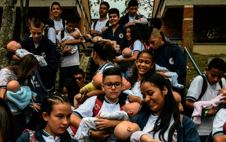 Bebés robots en Colombia
