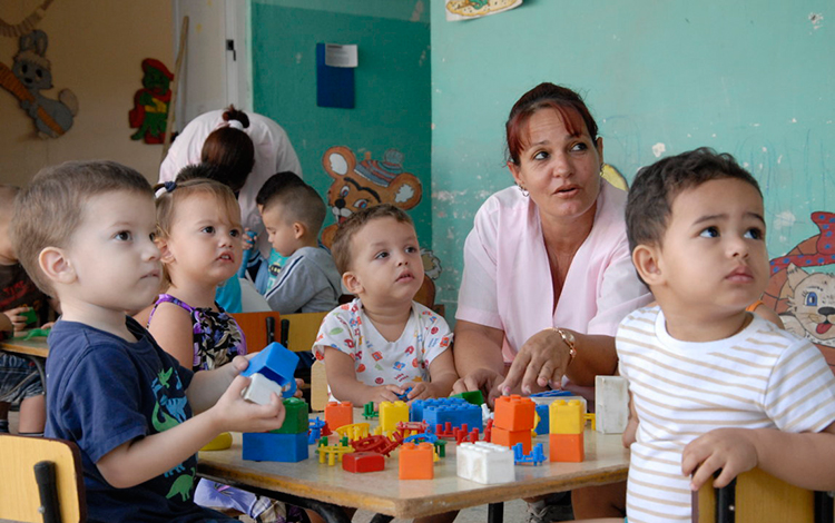 Niños cubanos en cí­rculo infantil.