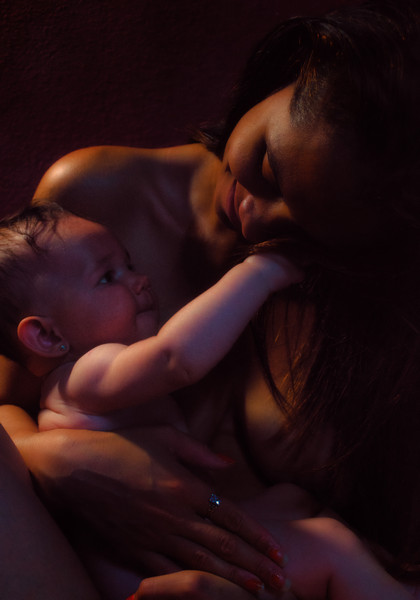 Madre acaricia a su hijo. Madre acaricia a su hijo.