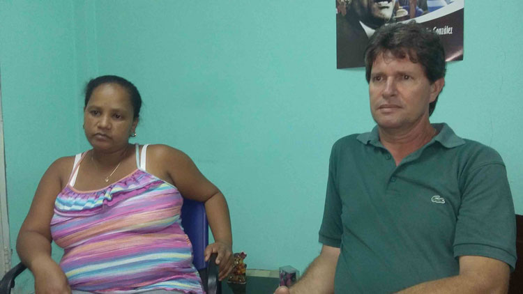 Eduardo Álvarez Pérez y Yelitza InufioRivalta, funcionarios del MTSS en Villa Clara.