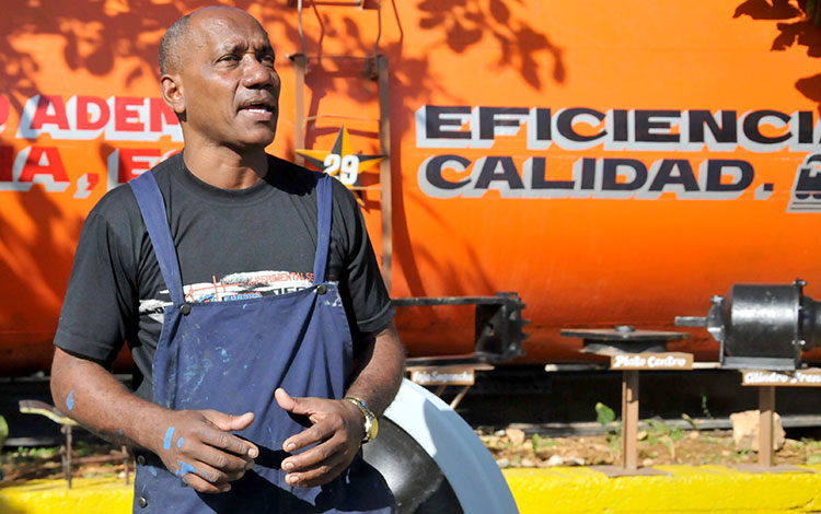 Víctor Carbó, anirista del taller ferroviario de Caibarién. Víctor Carbó, innovador del taller ferroviario de Caibarién.