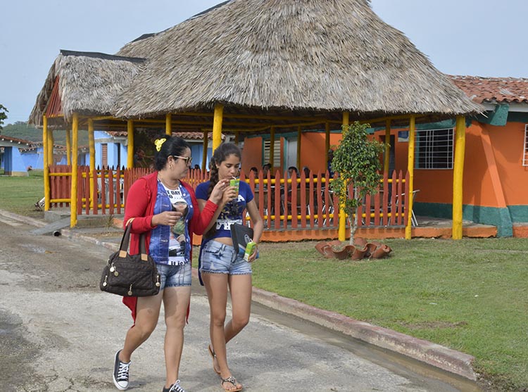 Nuevo ranchón para el servicio a los campistas en la instalación Ganuza, de Villa Clara. Nuevo ranchón para el servicio a los campistas en la instalación Ganuza, de Villa Clara.