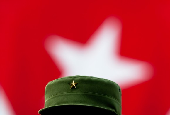 Estrella de la bandera cubana y boina de Fidel. Estrella de la bandera cubana y boina de Fidel.