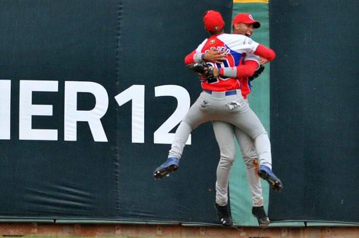 hermanos gurriel en premier 12