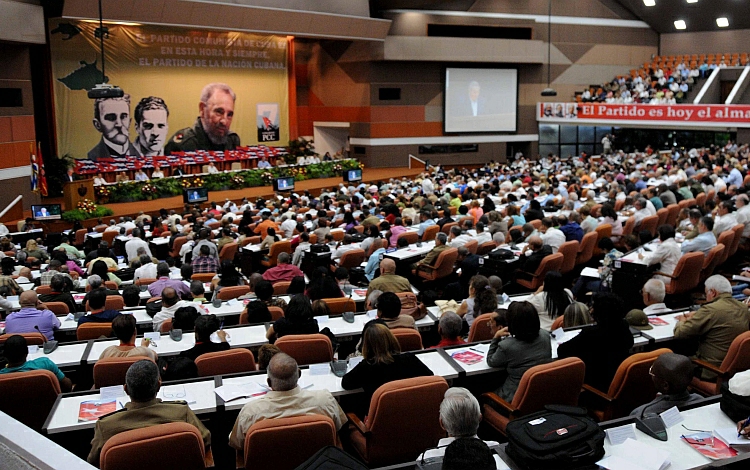 Inauguración del 7mo. Congreso del PCC. Delegados reunidos en plenario en sesión inaugural del 7mo. Congreso del PCC.