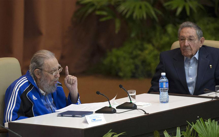 Fidel Castro en la clausura del 7mo Congreso del PCC Fidel Castro en la clausura del 7mo Congreso del PCC