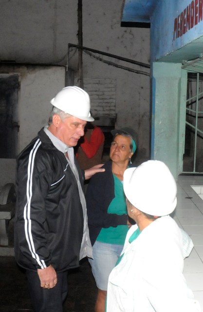 Miguel Díaz-Canel en ingenio Ifraín Alfonso, Villa Clara