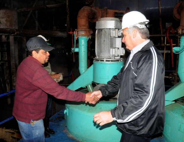 Miguel Díaz-Canel en ingenio Ifraín Alfonso, Villa Clara