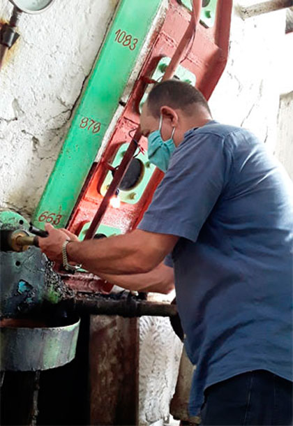 Mantenimiento de la técnica en el ingenio Panchito Gómez Toro.