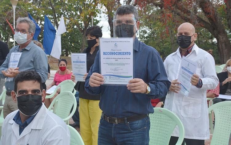 Reconocimiento a colectivos científicos destacados, entre ellos, el Instituto de Biotecnología de las Plantas (IBP) y el Centro Provincial de Higiene y Epidemiología (CPHE). Reconocimiento a colectivos científicos destacados, entre ellos, el Instituto de Biotecnología de las Plantas (IBP) y el Centro Provincial de Higiene y Epidemiología (CPHE).