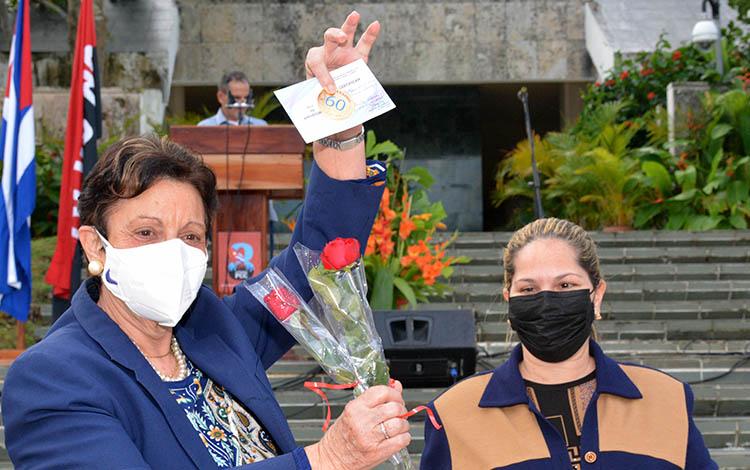 Citma en Villa Clara recibe el sello por el 60 Aniversario del Sindicato de Trabajadores de la Educación, la Ciencia y el Deporte. Citma en Villa Clara recibe el sello por el 60 Aniversario del Sindicato de Trabajadores de la Educación, la Ciencia y el Deporte.