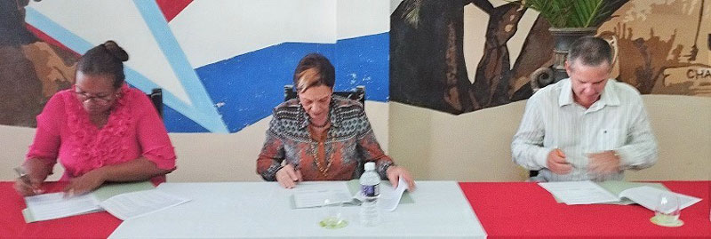Firma del convenio para la formación de jóvenes talentos científicos.