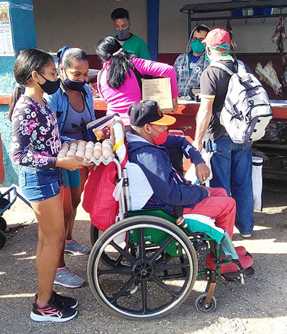 Venta de huevos en la feria de fin de año en Santa Clara. Venta de huevos en la feria de fin de año en Santa Clara.