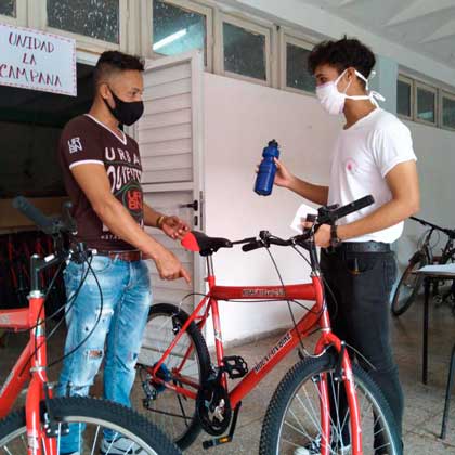 Venta de bicicletas a estudiantes de la Universidad Central  «Marta Abreu » de Las Villas.