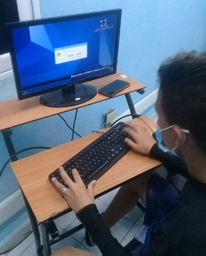 Niño en el Joven Club 2 de Quemado de Gí¼ines. Niño en el Joven Club 2 de Quemado de Gí¼ines.